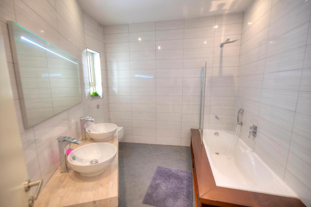 Spacious 4 Bedrooms With Sea View Balcony Goslm-3 슬리에마 외부 사진